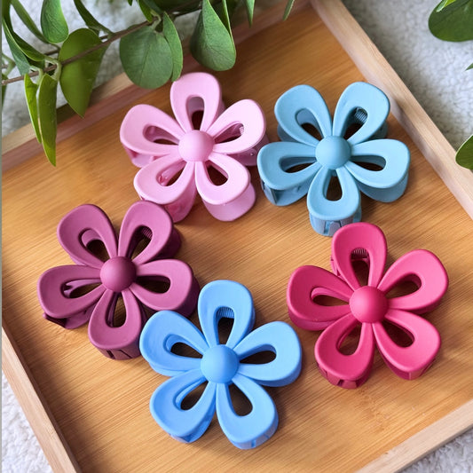 Hollow Flower Claw Clips