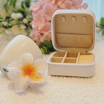 Beeβs Premium Jewelry Gift Set