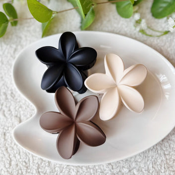 Daisy Flower Clip ( Random Colors )