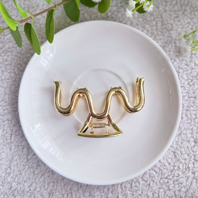 Golden Wave Claw - wavy gold sculptural claw clip for thick hair Pakistan
