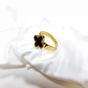 Clover Charm Ring